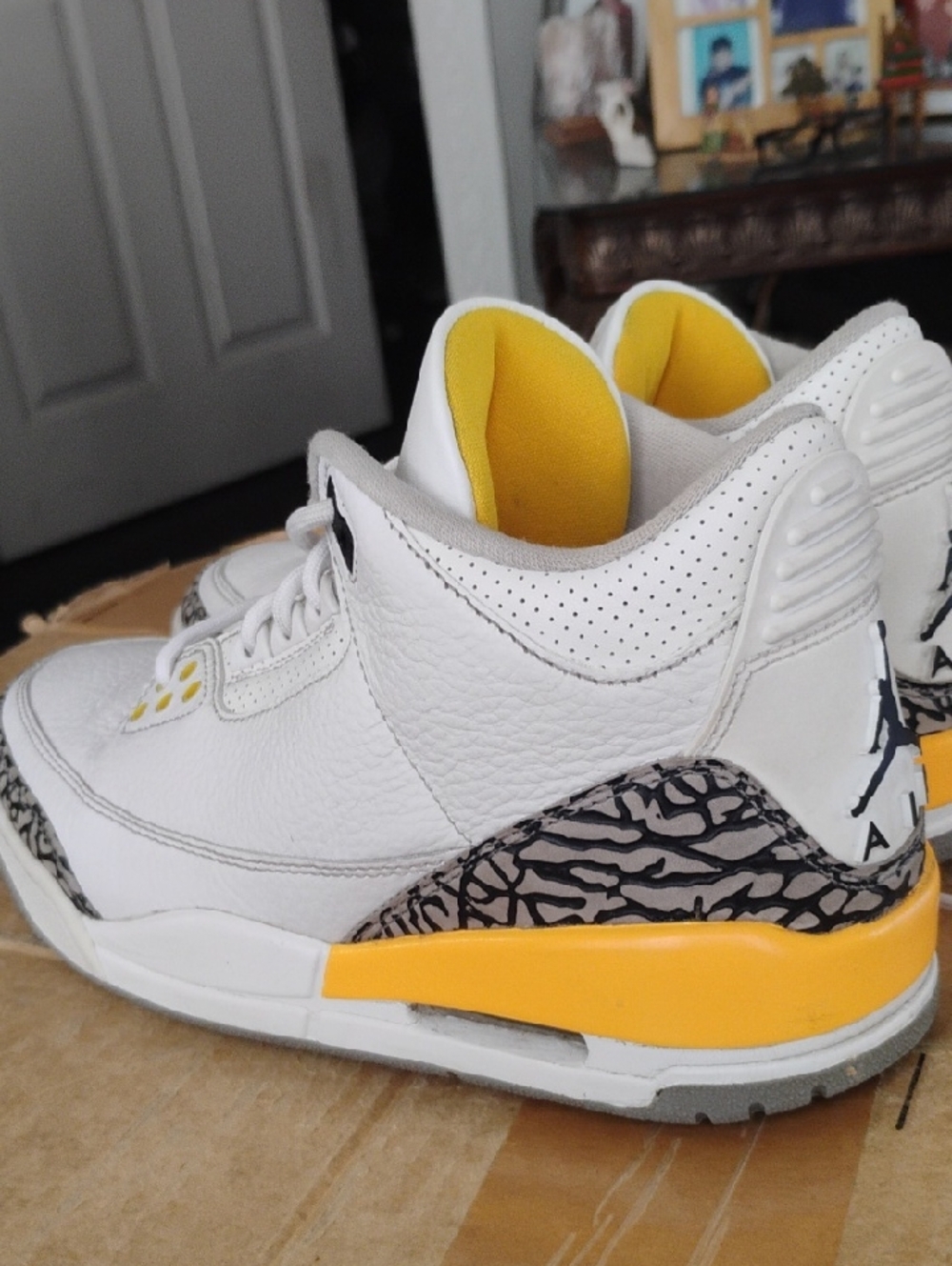 Jordan Retro 3 Laser Orange